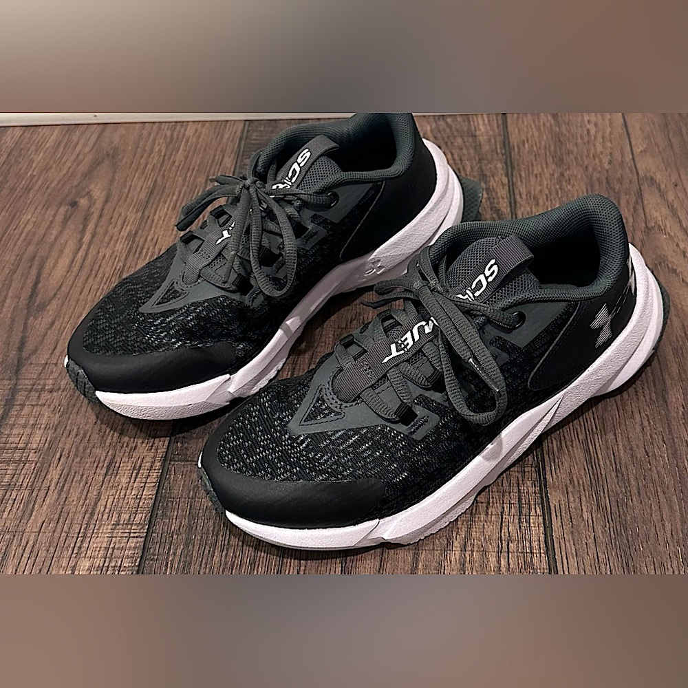 Boys size 5 Under Armour Shoe